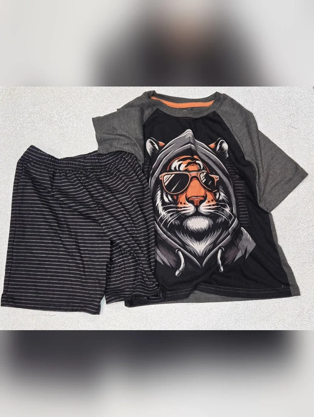 Like NEW Condition Boys Tiger Pajama Set, Size Medium 8